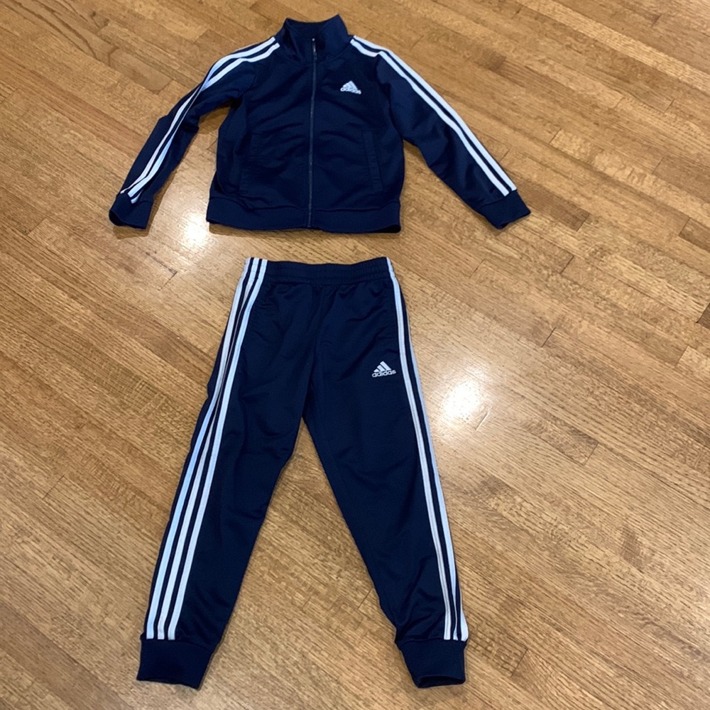 Boys navy blue Adidas matching sweat pants and zip up sweater size 8
